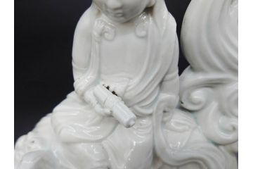 時代物　焼物　磁器　高さ 約17cm　白磁唐獅子観音像(中国?、置物、オブジェ、中国美術、仏教美術)(R-078696)