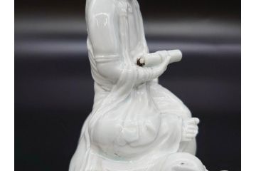 時代物　焼物　磁器　高さ 約17cm　白磁唐獅子観音像(中国?、置物、オブジェ、中国美術、仏教美術)(R-078696)