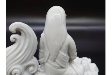 時代物　焼物　磁器　高さ 約17cm　白磁唐獅子観音像(中国?、置物、オブジェ、中国美術、仏教美術)(R-078696)