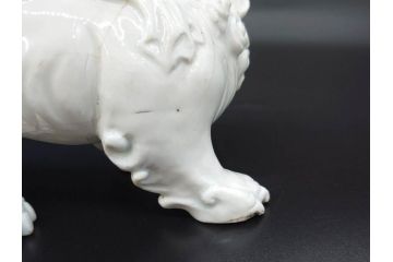 時代物　焼物　磁器　高さ 約17cm　白磁唐獅子観音像(中国?、置物、オブジェ、中国美術、仏教美術)(R-078696)