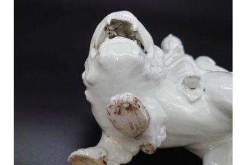 時代物　焼物　磁器　高さ 約17cm　白磁唐獅子観音像(中国?、置物、オブジェ、中国美術、仏教美術)(R-078696)