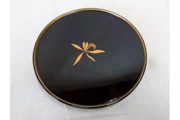 輪島塗　大向高洲堂　木製　絵変り金蒔絵　艶やかな漆に金蒔絵が映える銘々皿5客&茶托5客セット(茶道具、黒漆、漆器、菓子器、小皿、和食器、和皿、草花、共箱付き、栞付き)(R-078704)