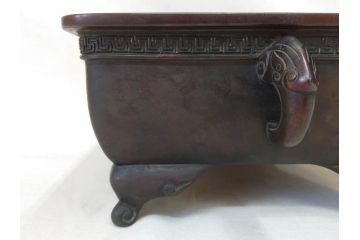 時代物　廣忠斎鋳　古銅　細かい装飾が魅力的な水盤(獣耳、双耳、ダブルハンド、花器、花入、花生、盆栽鉢、雷文、水鉢、水盆)(R-078705)