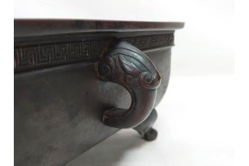 時代物　廣忠斎鋳　古銅　細かい装飾が魅力的な水盤(獣耳、双耳、ダブルハンド、花器、花入、花生、盆栽鉢、雷文、水鉢、水盆)(R-078705)