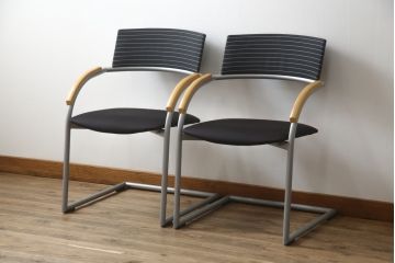 中古　ウィスナーハーガー(wiesner hager)　モダンでスタイリッシュな空間作りにおすすめのミーティングチェア2脚セット(会議用チェア、オフィスチェア、アームチェア、バラ売り可能)(R-078716)