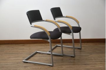 中古　ウィスナーハーガー(wiesner hager)　モダンでスタイリッシュな空間作りにおすすめのミーティングチェア2脚セット(会議用チェア、オフィスチェア、アームチェア、バラ売り可能)(R-078716)