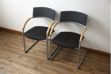 中古　ウィスナーハーガー(wiesner hager)　モダンでスタイリッシュな空間作りにおすすめのミーティングチェア2脚セット(会議用チェア、オフィスチェア、アームチェア、バラ売り可能)(R-078716)