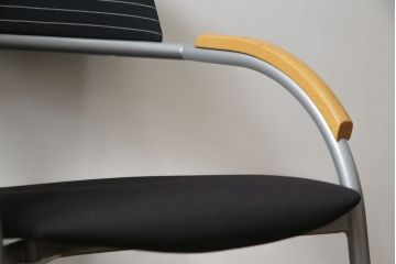 中古　ウィスナーハーガー(wiesner hager)　モダンでスタイリッシュな空間作りにおすすめのミーティングチェア2脚セット(会議用チェア、オフィスチェア、アームチェア、バラ売り可能)(R-078716)