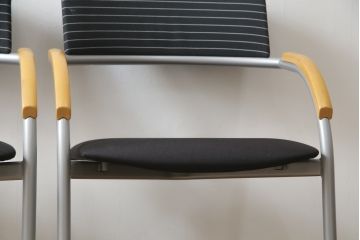 中古　ウィスナーハーガー(wiesner hager)　モダンでスタイリッシュな空間作りにおすすめのミーティングチェア2脚セット(会議用チェア、オフィスチェア、アームチェア、バラ売り可能)(R-078716)