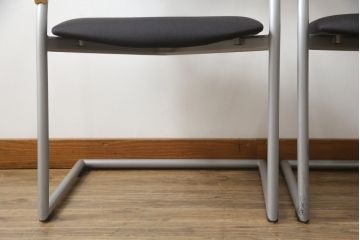 中古　ウィスナーハーガー(wiesner hager)　モダンでスタイリッシュな空間作りにおすすめのミーティングチェア2脚セット(会議用チェア、オフィスチェア、アームチェア、バラ売り可能)(R-078716)