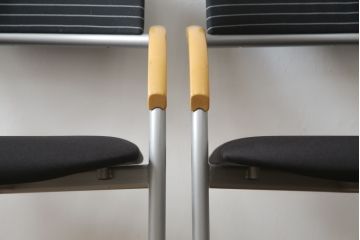 中古　ウィスナーハーガー(wiesner hager)　モダンでスタイリッシュな空間作りにおすすめのミーティングチェア2脚セット(会議用チェア、オフィスチェア、アームチェア、バラ売り可能)(R-078716)