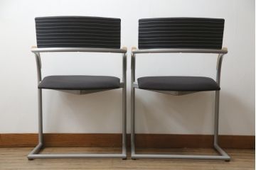 中古　ウィスナーハーガー(wiesner hager)　モダンでスタイリッシュな空間作りにおすすめのミーティングチェア2脚セット(会議用チェア、オフィスチェア、アームチェア、バラ売り可能)(R-078716)