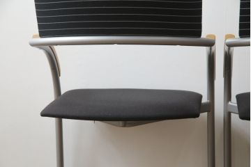 中古　ウィスナーハーガー(wiesner hager)　モダンでスタイリッシュな空間作りにおすすめのミーティングチェア2脚セット(会議用チェア、オフィスチェア、アームチェア、バラ売り可能)(R-078716)