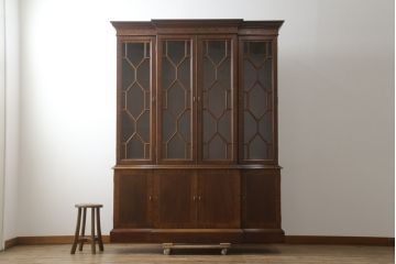 中古　美品!!　ヒッコリーチェア(HICKORY CHAIR)　クラシカルで高級感溢れる照明付きのキャビネット(収納棚、戸棚、飾り棚)(定価約300万円)(R-078717)