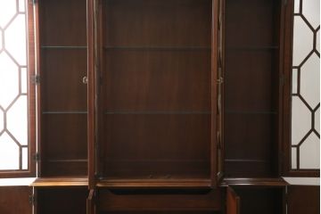 中古　美品!!　ヒッコリーチェア(HICKORY CHAIR)　クラシカルで高級感溢れる照明付きのキャビネット(収納棚、戸棚、飾り棚)(定価約300万円)(R-078717)