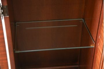 中古　美品!!　ヒッコリーチェア(HICKORY CHAIR)　クラシカルで高級感溢れる照明付きのキャビネット(収納棚、戸棚、飾り棚)(定価約300万円)(R-078717)