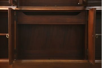 中古　美品!!　ヒッコリーチェア(HICKORY CHAIR)　クラシカルで高級感溢れる照明付きのキャビネット(収納棚、戸棚、飾り棚)(定価約300万円)(R-078717)