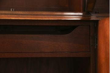 中古　美品!!　ヒッコリーチェア(HICKORY CHAIR)　クラシカルで高級感溢れる照明付きのキャビネット(収納棚、戸棚、飾り棚)(定価約300万円)(R-078717)