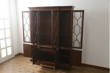 中古　美品!!　ヒッコリーチェア(HICKORY CHAIR)　クラシカルで高級感溢れる照明付きのキャビネット(収納棚、戸棚、飾り棚)(定価約300万円)(R-078717)