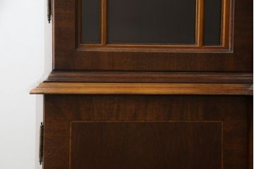 中古　美品!!　ヒッコリーチェア(HICKORY CHAIR)　クラシカルで高級感溢れる照明付きのキャビネット(収納棚、戸棚、飾り棚)(定価約300万円)(R-078717)