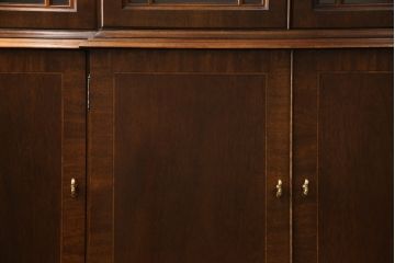 中古　美品!!　ヒッコリーチェア(HICKORY CHAIR)　クラシカルで高級感溢れる照明付きのキャビネット(収納棚、戸棚、飾り棚)(定価約300万円)(R-078717)