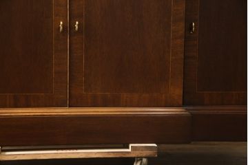 中古　美品!!　ヒッコリーチェア(HICKORY CHAIR)　クラシカルで高級感溢れる照明付きのキャビネット(収納棚、戸棚、飾り棚)(定価約300万円)(R-078717)