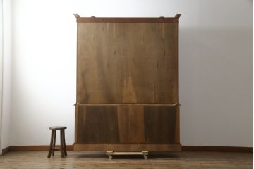 中古　美品!!　ヒッコリーチェア(HICKORY CHAIR)　クラシカルで高級感溢れる照明付きのキャビネット(収納棚、戸棚、飾り棚)(定価約300万円)(R-078717)