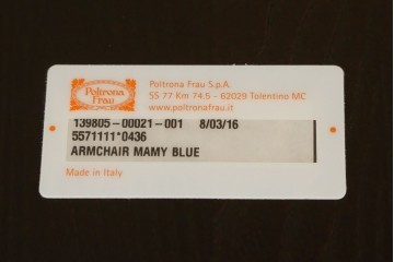 中古　イタリア家具　Poltrona Frau(ポルトローナフラウ)　Mamy Blue(メイミーブルー)　本革(レザー)　アームチェア　定価約124万円　(R-078718)