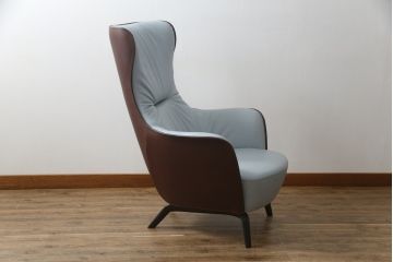 中古　イタリア家具　Poltrona Frau(ポルトローナフラウ)　Mamy Blue(メイミーブルー)　本革(レザー)　品のある雰囲気を醸し出す1人掛けソファ(一人掛けソファ、アームチェア)(定価約124万円)(R-078718)
