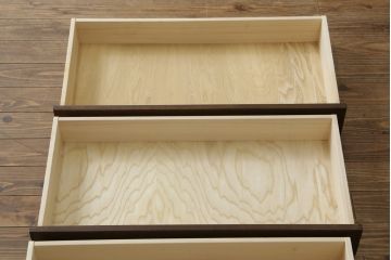 和製ビンテージ　旭川家具　近藤工芸　Solid Furniture OAK (ソリッドファニチャー オーク)　シックな佇まいが魅力的なチェスト(サイドチェスト、引き出し、ヴィンテージ)(R-078719)