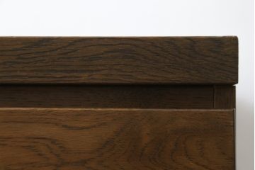 和製ビンテージ　旭川家具　近藤工芸　Solid Furniture OAK (ソリッドファニチャー オーク)　シックな佇まいが魅力的なチェスト(サイドチェスト、引き出し、ヴィンテージ)(R-078719)