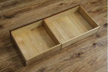 中古　美品　国産工芸家具　栓材　内部桐材　ひょうたんの透かし彫りが目を惹く文机(座机)(R-078720)