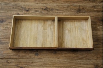 中古　美品　国産工芸家具　栓材　内部桐材　ひょうたんの透かし彫りが目を惹く文机(座机)(R-078720)
