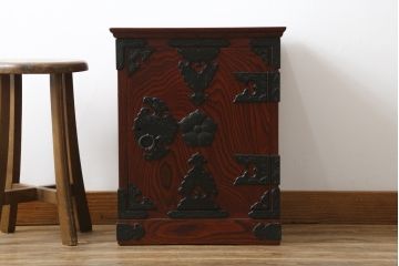 中古　美しい木目と立派な金具が魅力的な岩谷堂箪笥(小箪笥、船箪笥、小引き出し、小物収納)(R-078731)