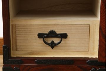 中古　美しい木目と立派な金具が魅力的な岩谷堂箪笥(小箪笥、船箪笥、小引き出し、小物収納)(R-078731)