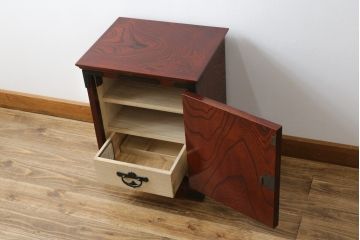 中古　美しい木目と立派な金具が魅力的な岩谷堂箪笥(小箪笥、船箪笥、小引き出し、小物収納)(R-078731)