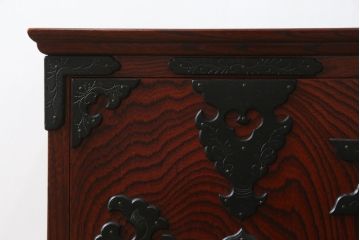 中古　美しい木目と立派な金具が魅力的な岩谷堂箪笥(小箪笥、船箪笥、小引き出し、小物収納)(R-078731)