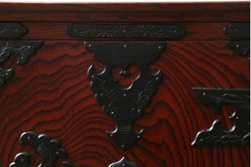 中古　美しい木目と立派な金具が魅力的な岩谷堂箪笥(小箪笥、船箪笥、小引き出し、小物収納)(R-078731)