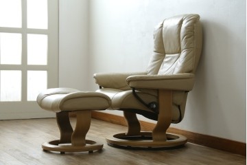 中古　EKORNES(エコーネス)　本革(レザー)　Mayfair(メイフェア)　ストレスレスチェア(S)とオットマンのセット　(R-078736)