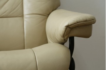 中古　EKORNES(エコーネス)　本革(レザー)　Mayfair(メイフェア)　ストレスレスチェア(S)とオットマンのセット　(R-078736)