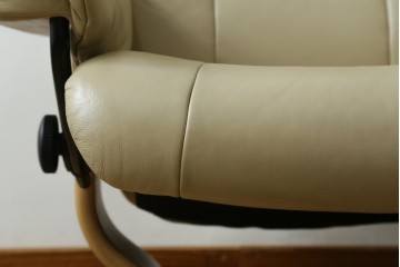 中古　EKORNES(エコーネス)　本革(レザー)　Mayfair(メイフェア)　ストレスレスチェア(S)とオットマンのセット　(R-078736)