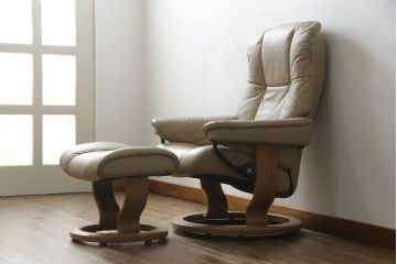 中古　EKORNES(エコーネス)　本革(レザー)　メイフェア(Mayfair)　ストレスレスチェア(S)オットマン付き(リクライニングチェア、アームチェア、椅子、フットスツール、北欧)(R-078736)
