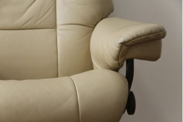 中古　EKORNES(エコーネス)　本革(レザー)　メイフェア(Mayfair)　ストレスレスチェア(S)オットマン付き(リクライニングチェア、アームチェア、椅子、フットスツール、北欧)(R-078736)