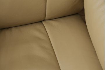 中古　EKORNES(エコーネス)　本革(レザー)　メイフェア(Mayfair)　スイングテーブル付き　ストレスレスチェア(M)オットマン付き(リクライニングチェア、アームチェア、フットスツール、椅子、北欧)(R-078737)