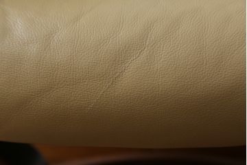 中古　EKORNES(エコーネス)　本革(レザー)　メイフェア(Mayfair)　スイングテーブル付き　ストレスレスチェア(M)オットマン付き(リクライニングチェア、アームチェア、フットスツール、椅子、北欧)(R-078737)