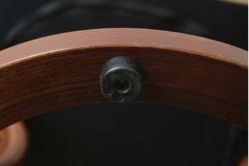 中古　EKORNES(エコーネス)　本革(レザー)　メイフェア(Mayfair)　スイングテーブル付き　ストレスレスチェア(M)オットマン付き(リクライニングチェア、アームチェア、フットスツール、椅子、北欧)(R-078737)