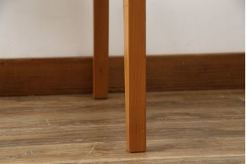 中古　イタリア製　ポラダ(porada)社　GARBO(ガルボ)　優美な曲線デザインが目を惹くアームチェア(ダイニングチェア、椅子、イス)(定価約17万円)(R-078738)