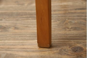 中古　イタリア製　ポラダ(porada)社　GARBO(ガルボ)　優美な曲線デザインが目を惹くアームチェア(ダイニングチェア、椅子、イス)(定価約17万円)(R-078738)