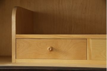 中古　北海道民芸家具　和洋どちらのお部屋にも馴染みやすいサイドボード(テレビ台、テレビボード、ローボード、リビングボード、サイドキャビネット、収納棚、戸棚)(R-078740)