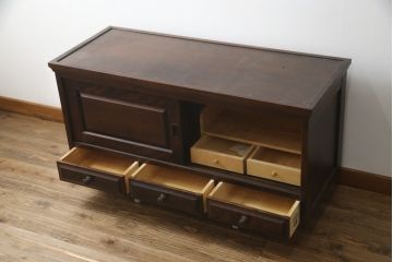 中古　北海道民芸家具　和洋どちらのお部屋にも馴染みやすいサイドボード(テレビ台、テレビボード、ローボード、リビングボード、サイドキャビネット、収納棚、戸棚)(R-078740)